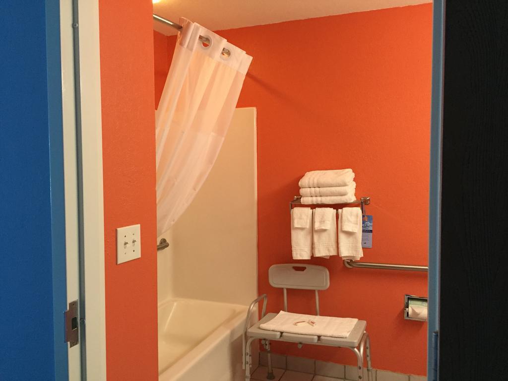 Microtel Inn & Suites By Wyndham カロライナビーチ エクステリア 写真