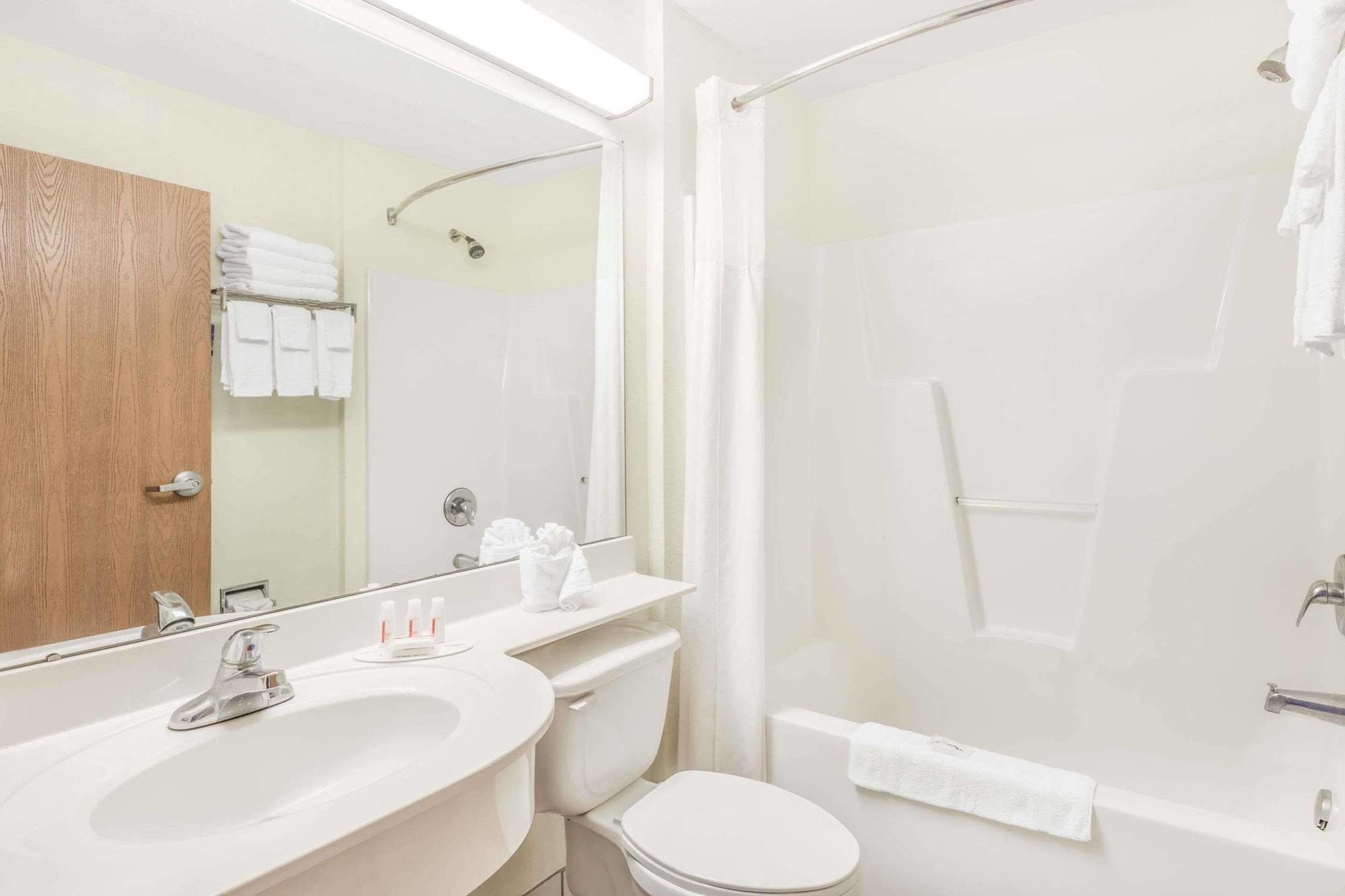 Microtel Inn & Suites By Wyndham カロライナビーチ エクステリア 写真