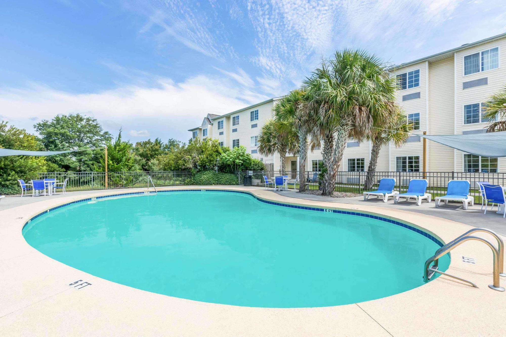 Microtel Inn & Suites By Wyndham カロライナビーチ エクステリア 写真