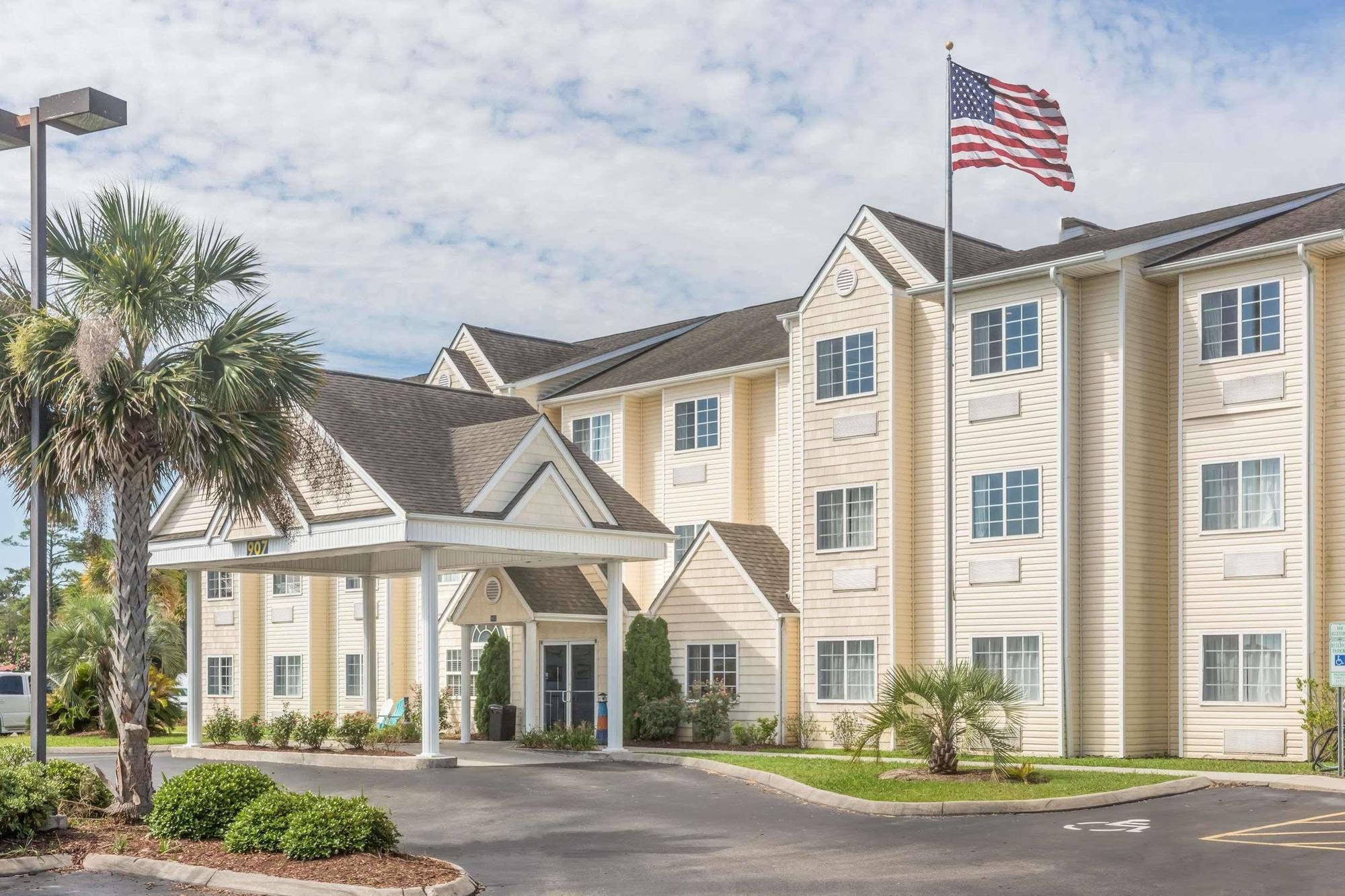 Microtel Inn & Suites By Wyndham カロライナビーチ エクステリア 写真