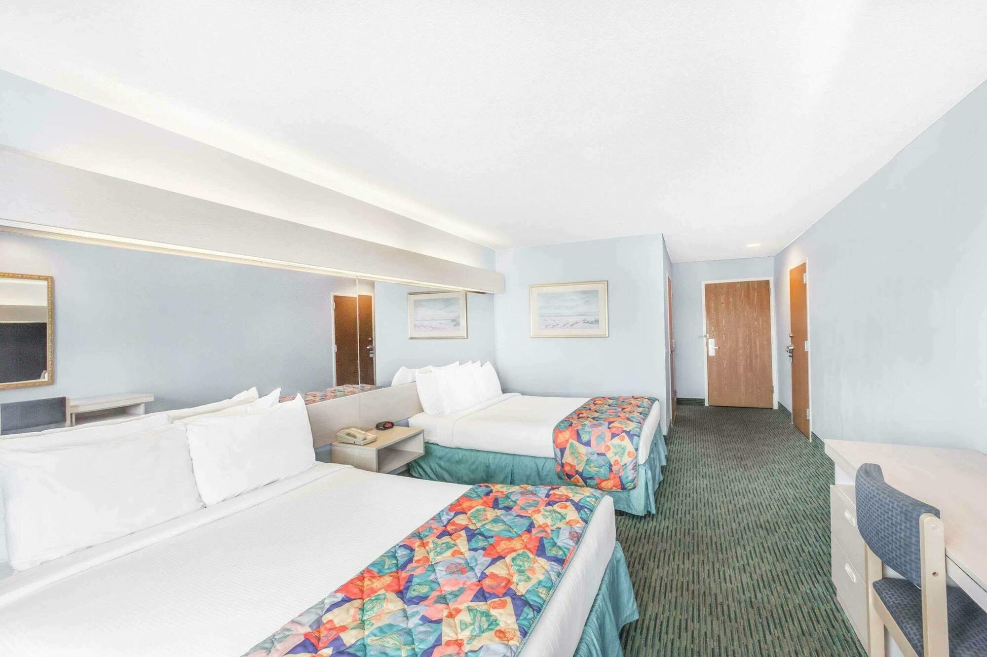 Microtel Inn & Suites By Wyndham カロライナビーチ エクステリア 写真